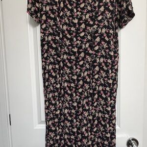 Chic Black Floral Midi Dress